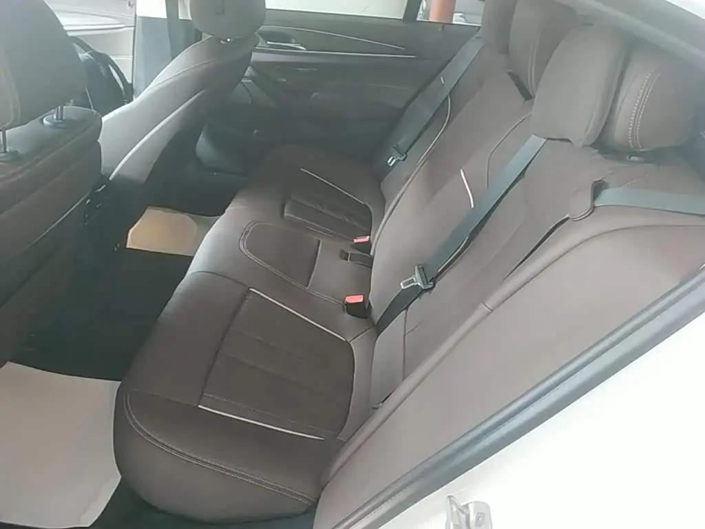 BMW 5 Series 2023 — Photo 16/19