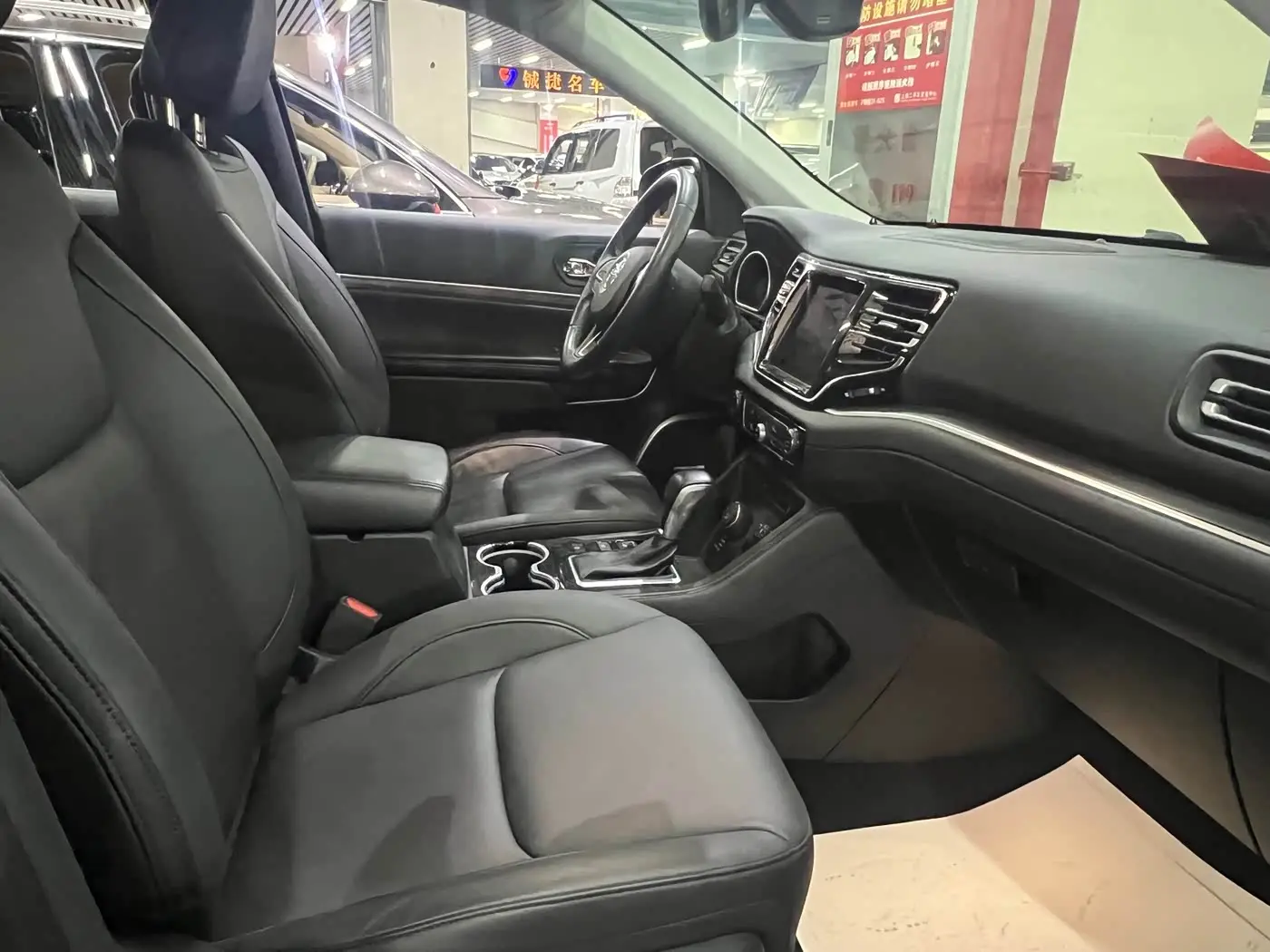 Jeep Grand Commander 2019 — Фото 14/16