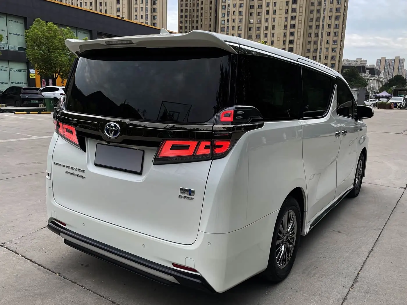 Toyota Vellfire 2022 — Photo 5/20