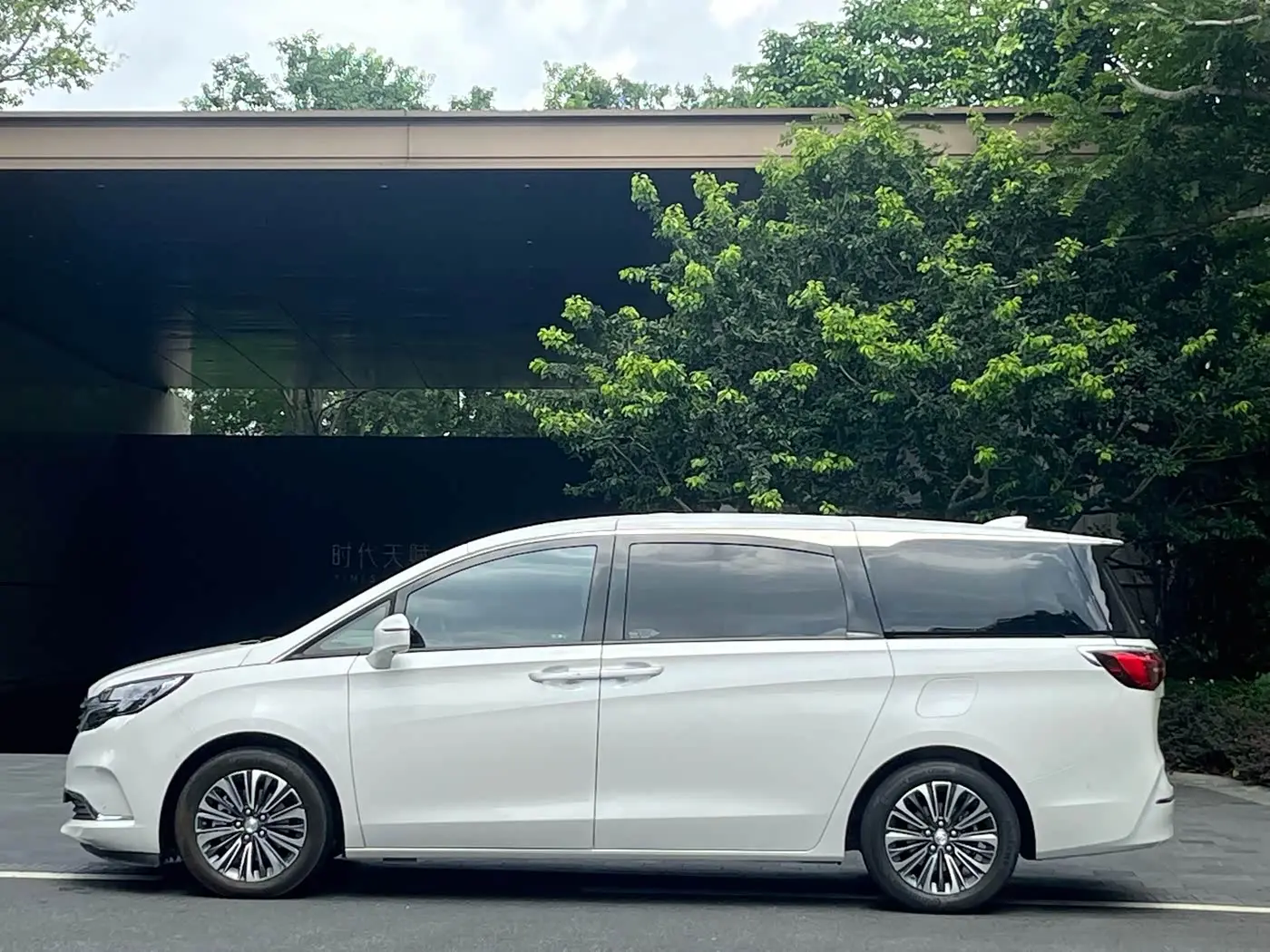 Buick GL8 2022 — Photo 7/20