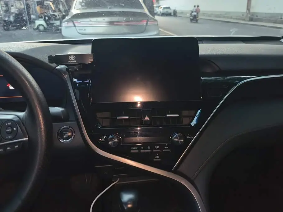 Toyota Camry 2021 — Photo 13/16