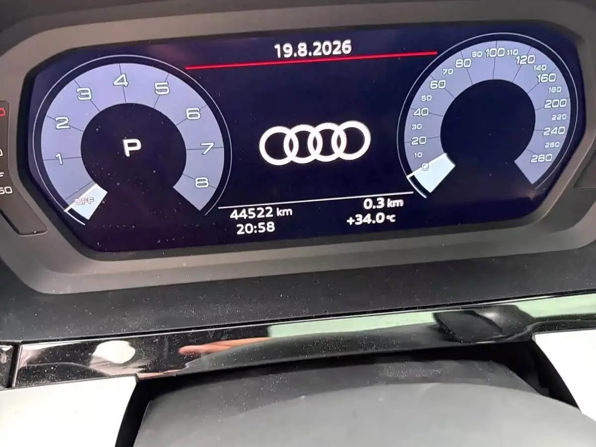 Audi A3 2023 — Фото 7/8