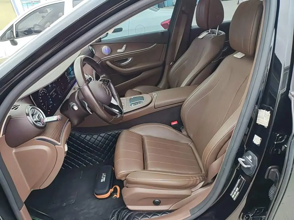 Mercedes-Benz E-Class 2022 — Photo 14/19