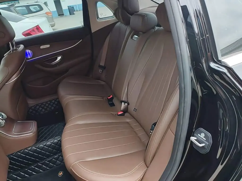 Mercedes-Benz E-Class 2022 — Photo 16/19