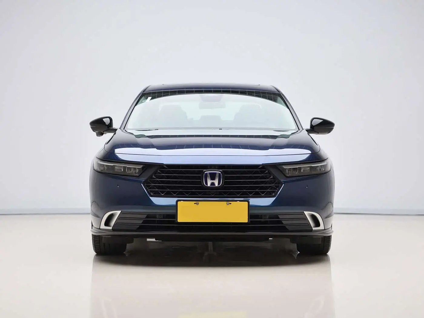Honda Accord New Energy 2023 — Photo 2/20