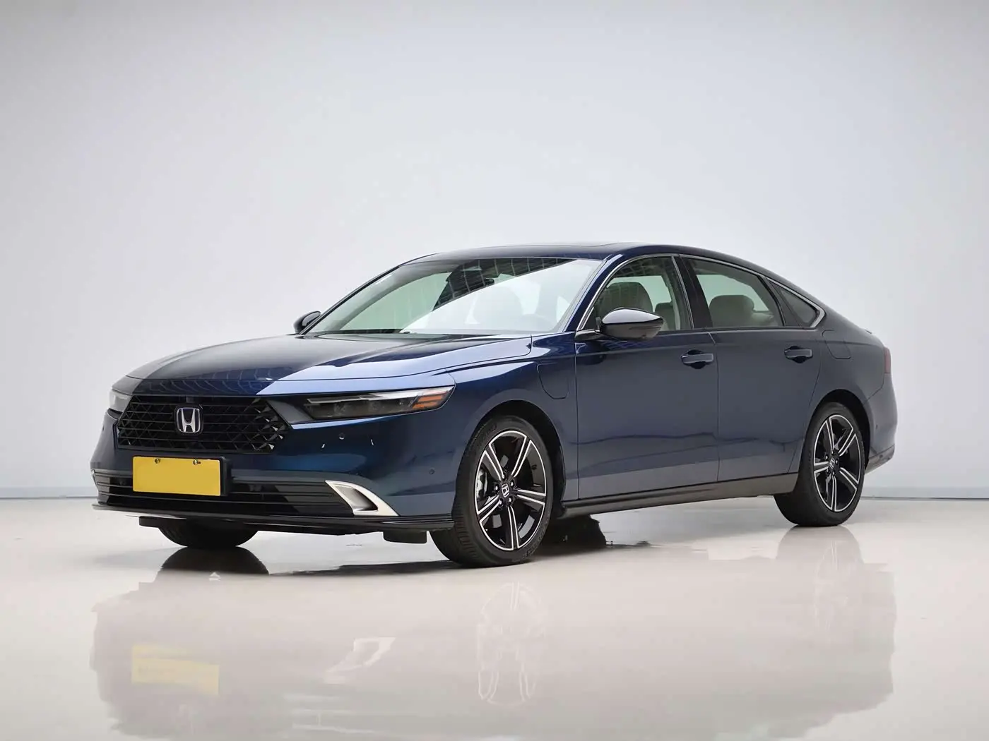 Honda Accord New Energy 2023 — Photo 1/20