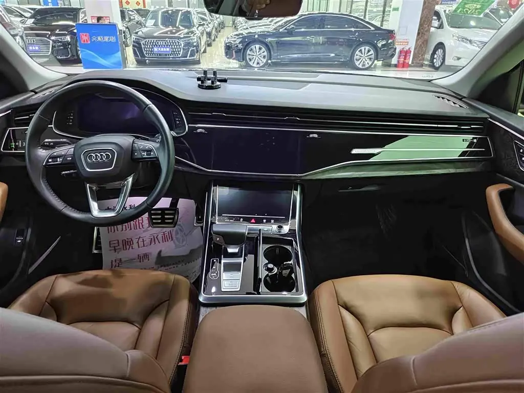 Audi Q8 2019 — Photo 6/18