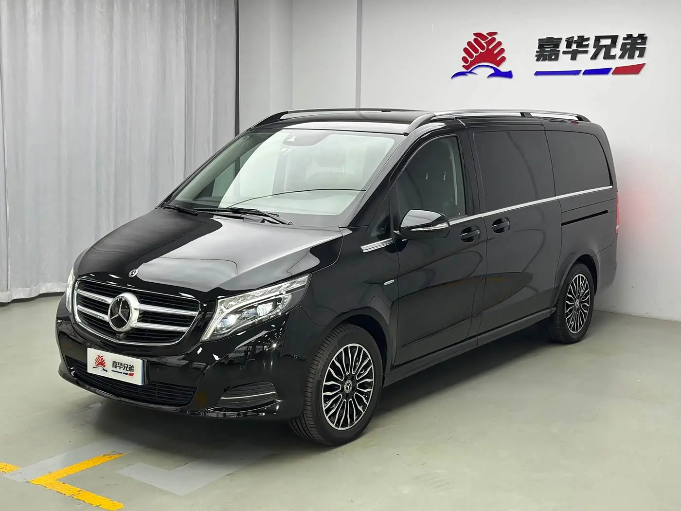 Mercedes-Benz V-Class 2019 — Photo 2/20