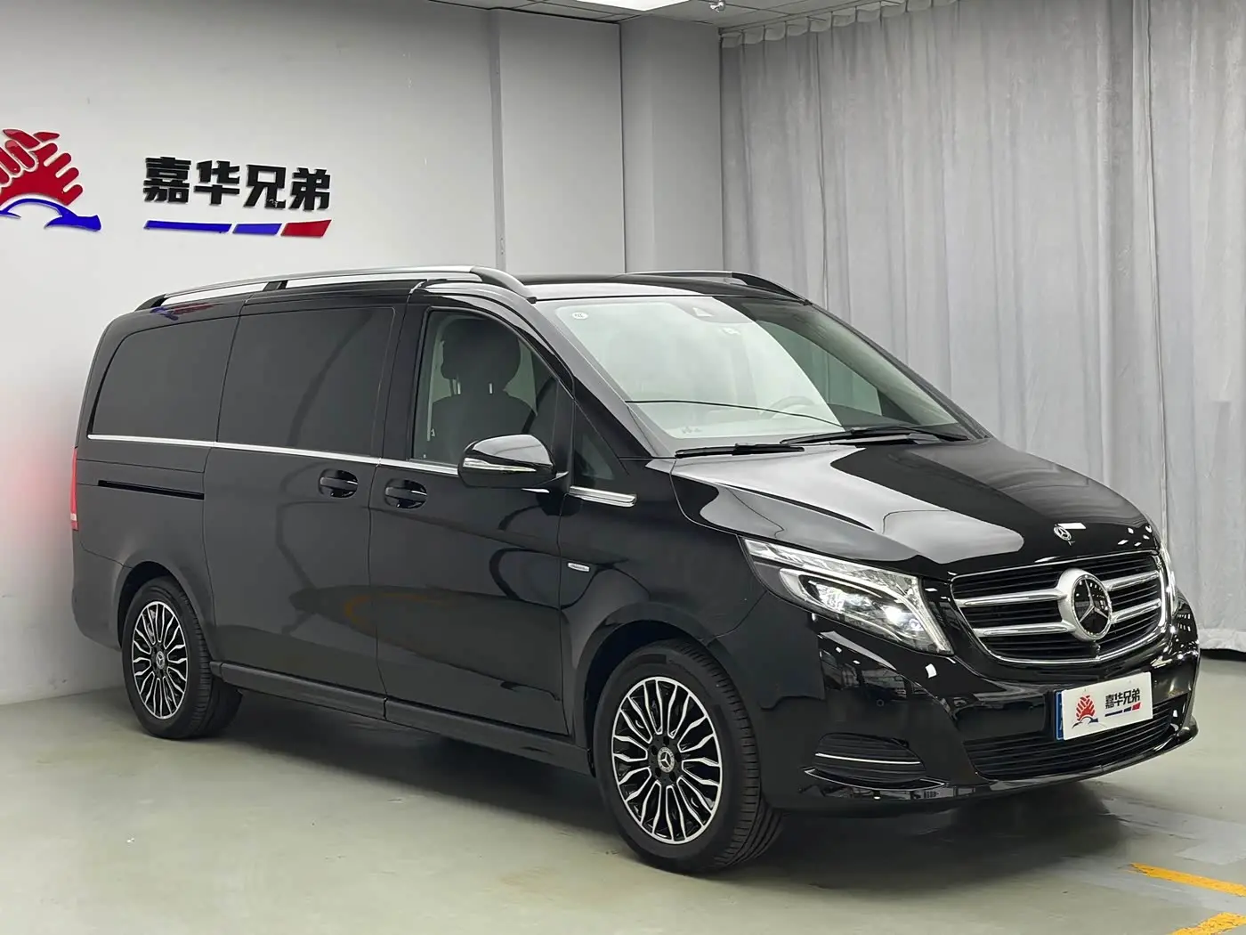 Mercedes-Benz V-Class 2019 — Photo 5/20