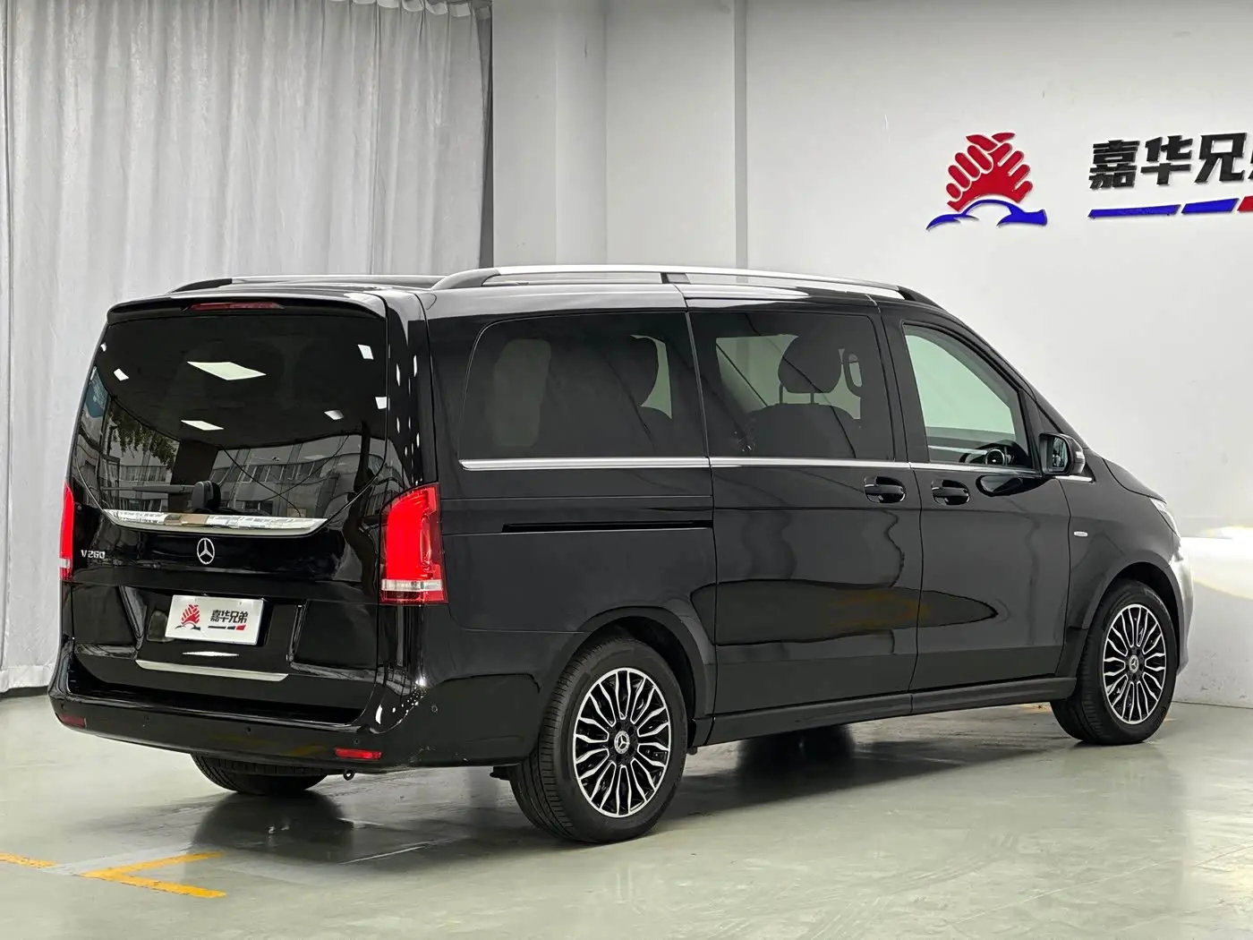 Mercedes-Benz V-Class 2019 — Photo 9/20
