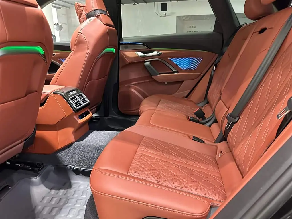 Audi Q5L 2025 — Photo 15/17