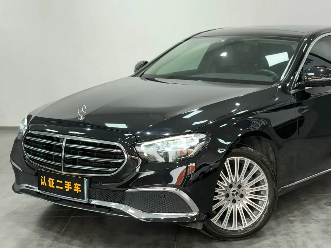 Mercedes-Benz E-Class 2022 — Photo 17/20