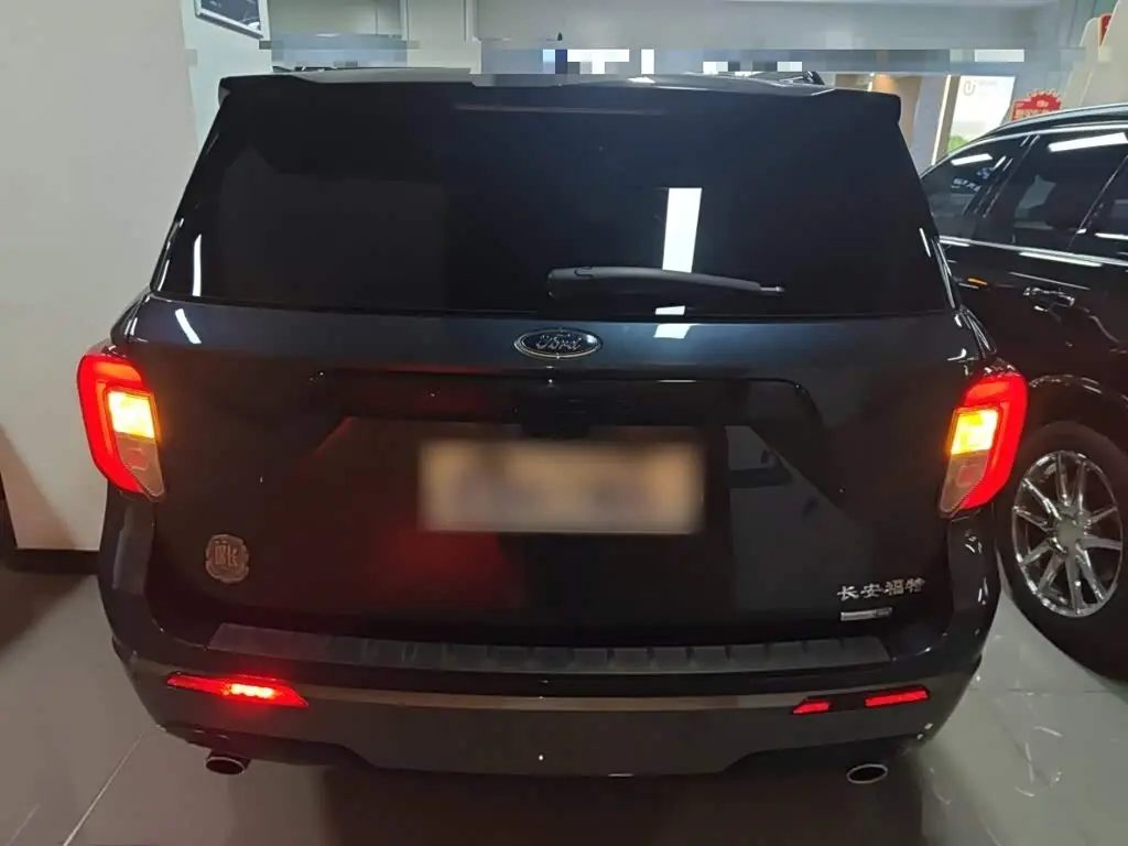Ford Explorer 2022 — Photo 4/20