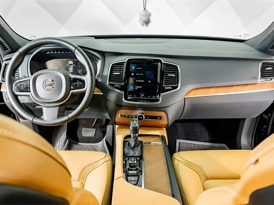 Volvo XC90 2018 — Фото 14/20