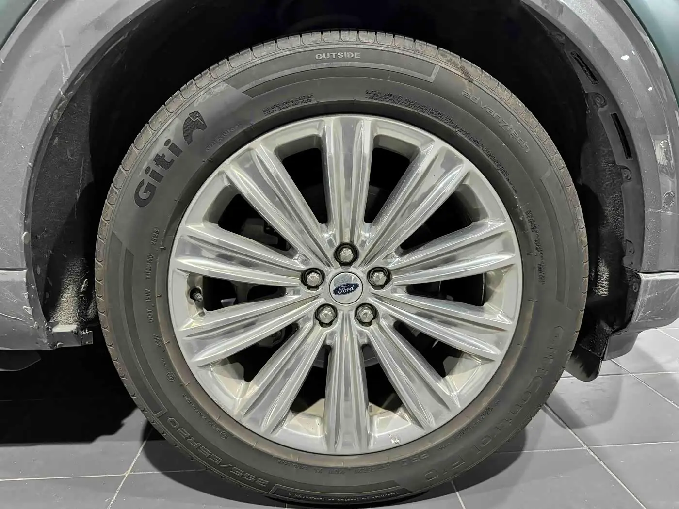 Ford Explorer 2020 — Photo 16/17