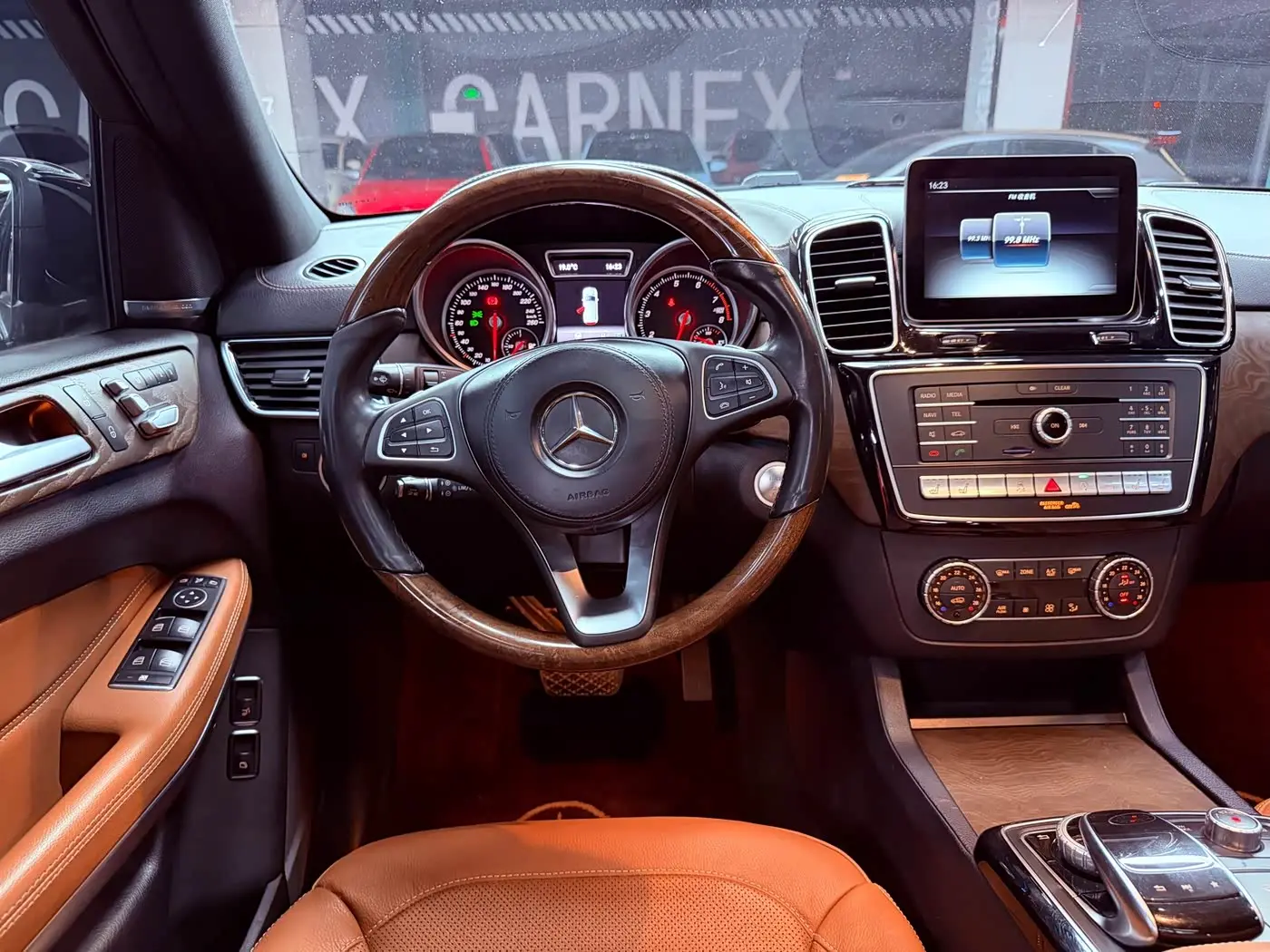 Mercedes-Benz GLS 2016 — Photo 20/20