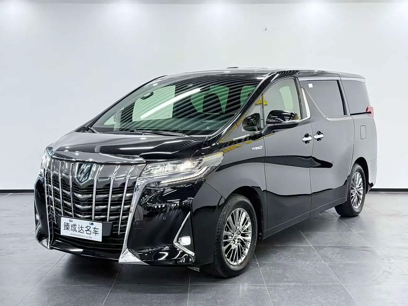 Toyota Alphard 2020 — Photo 1/20