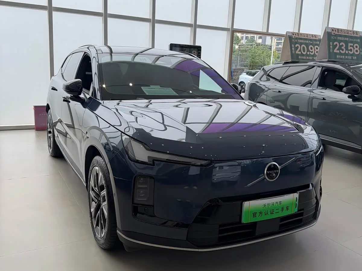 Volvo XC70 Plug-in Hybrid 2025 — Фото 4/11