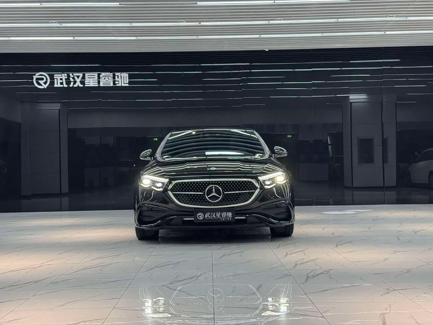 Mercedes-Benz E-Class 2024 — Photo 2/16