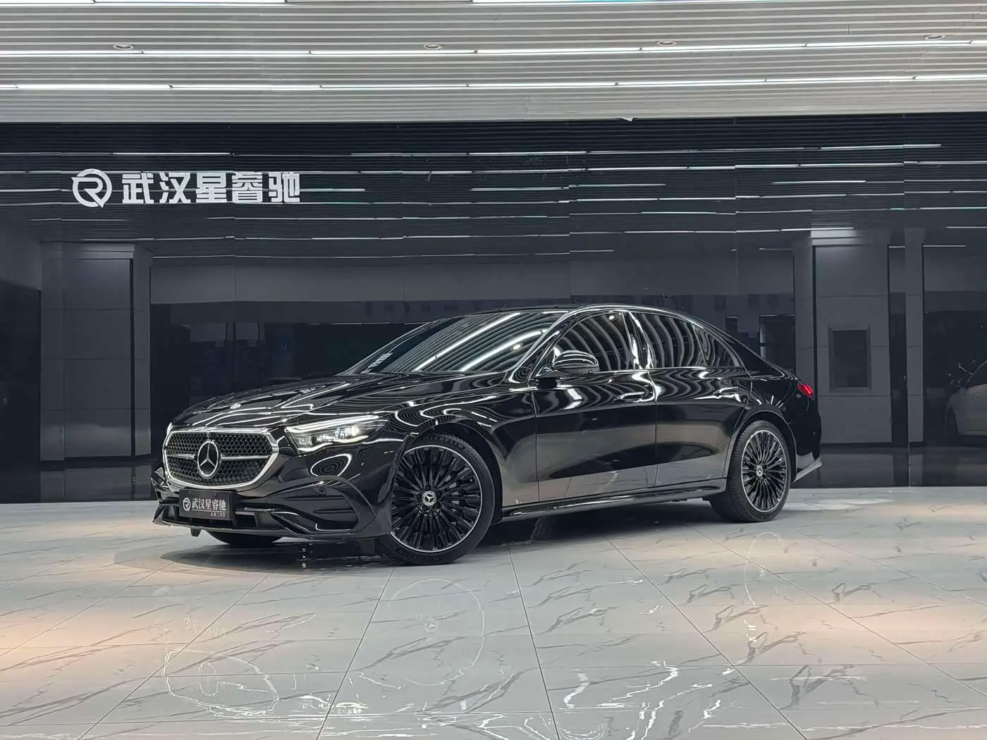 Mercedes-Benz E-Class 2024 — Photo 1/16