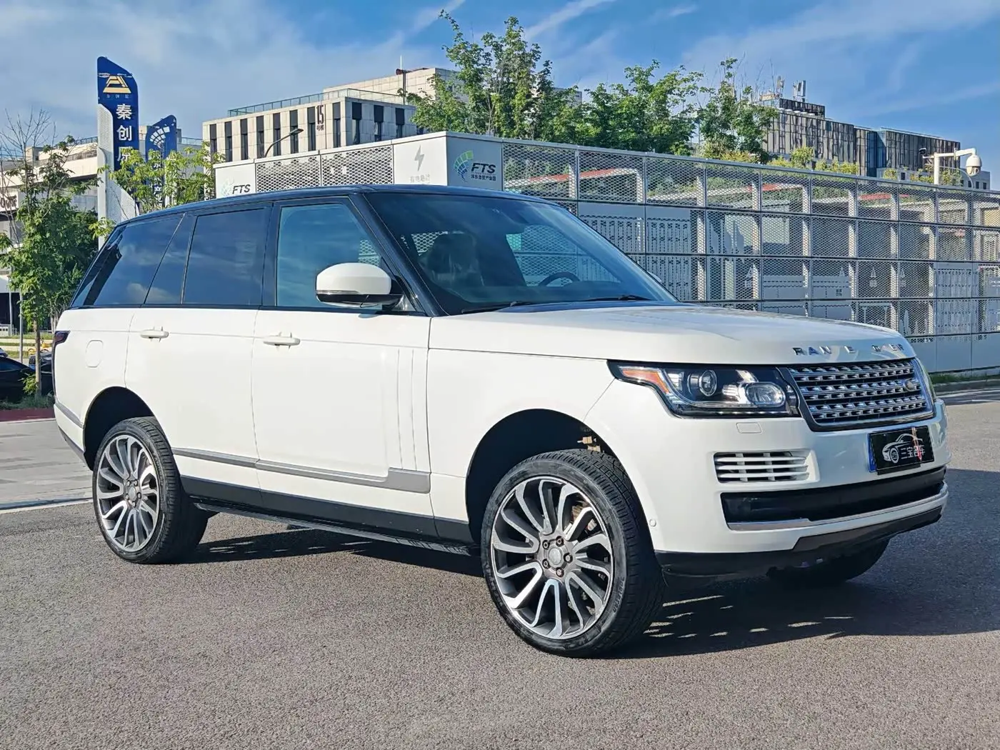 Land Rover Range Rover 2015 — Photo 2/14
