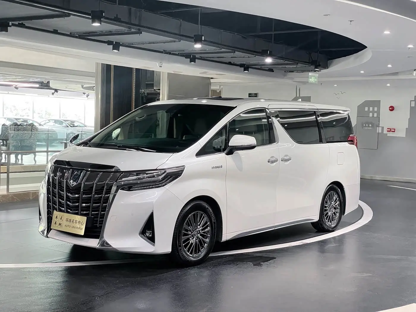 Toyota Alphard 2021 — Photo 1/20