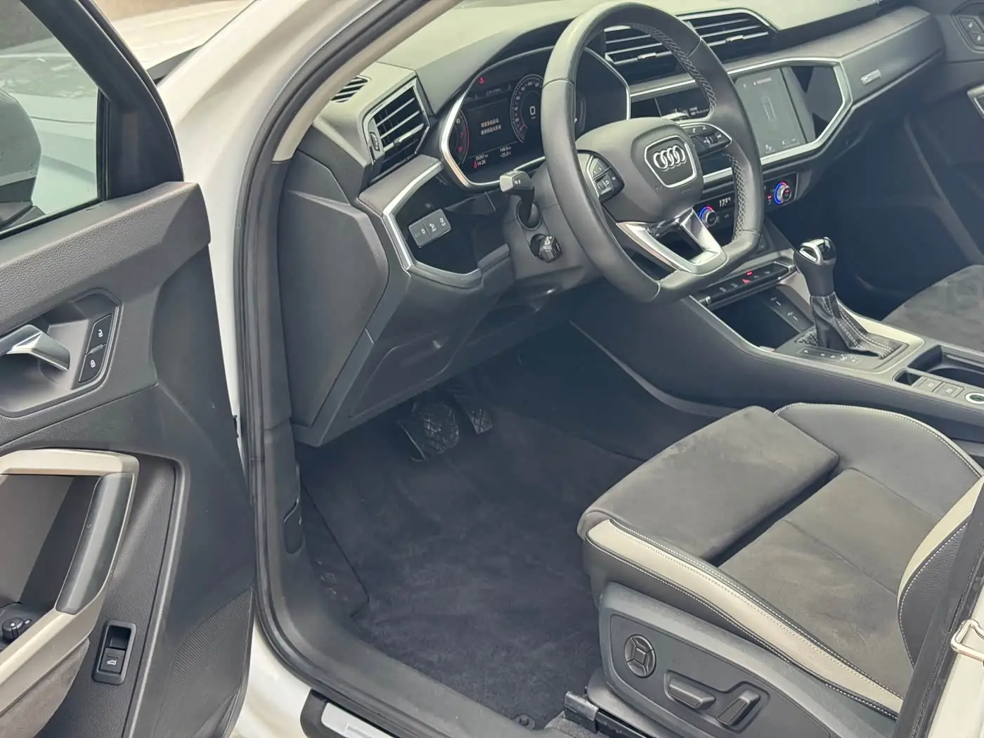 Audi Q3 2022 — Photo 12/18
