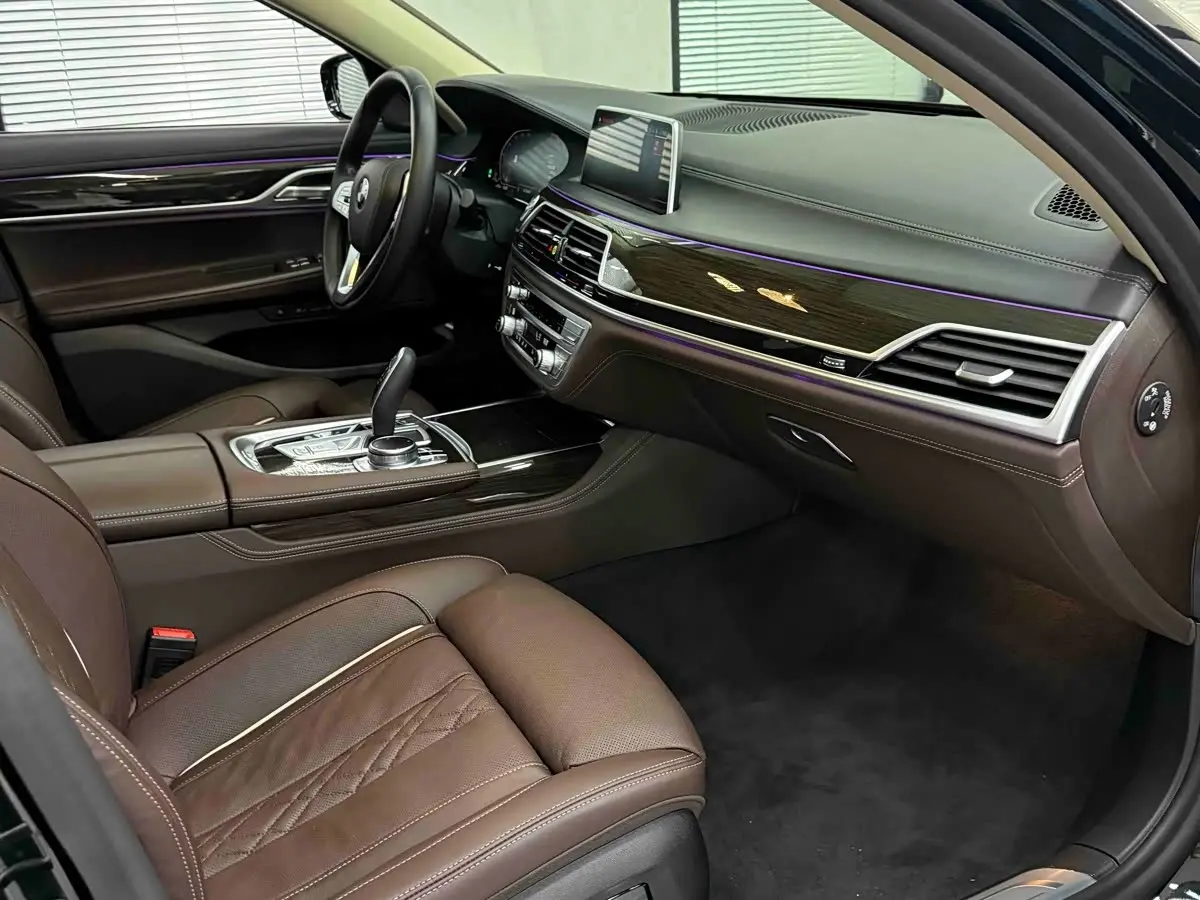 BMW 7 Series 2021 — Photo 13/20
