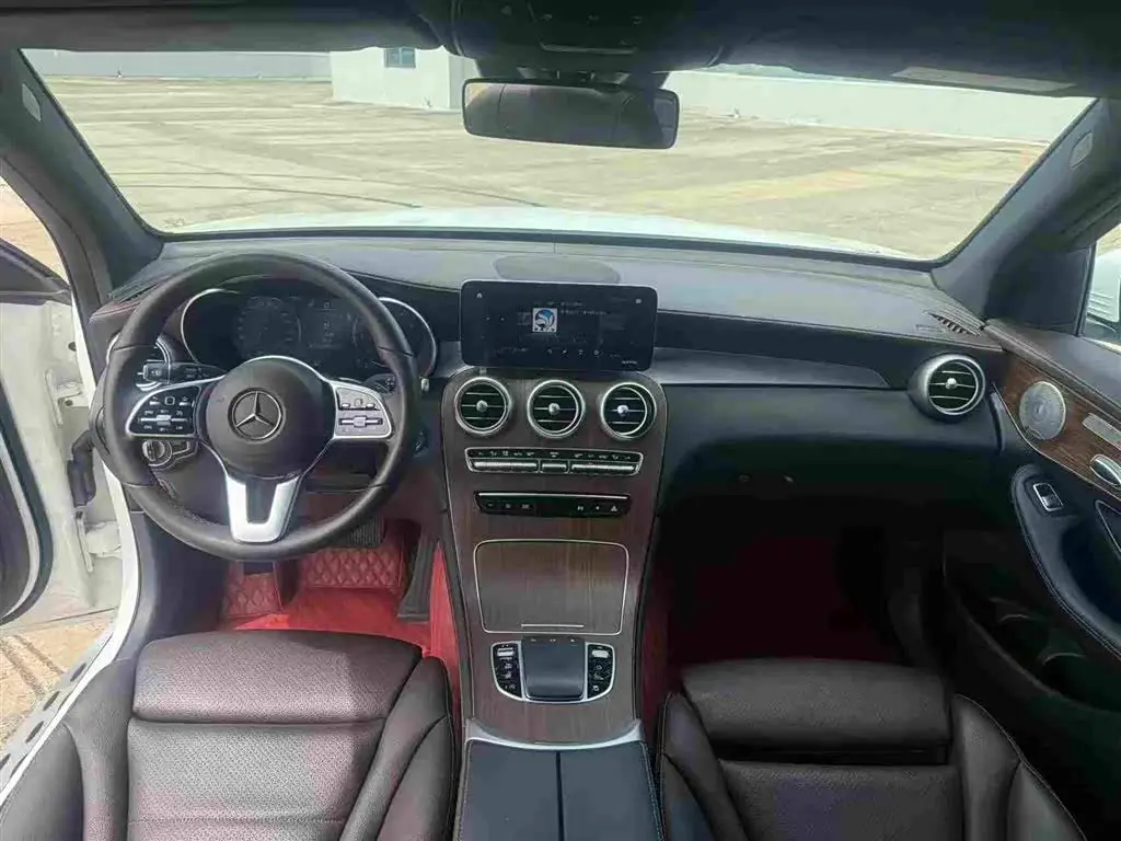 Mercedes-Benz GLC 2021 — Photo 5/9