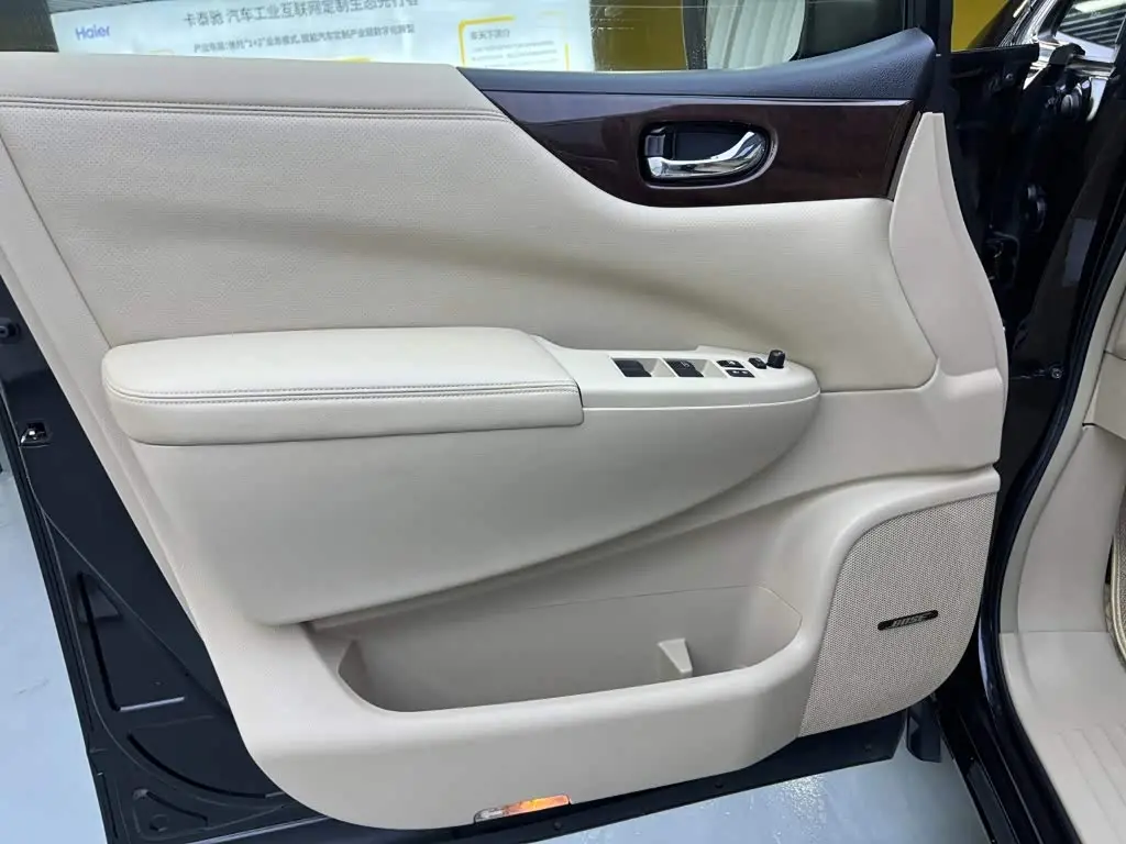 Nissan Quest 2017 — Фото 18/20