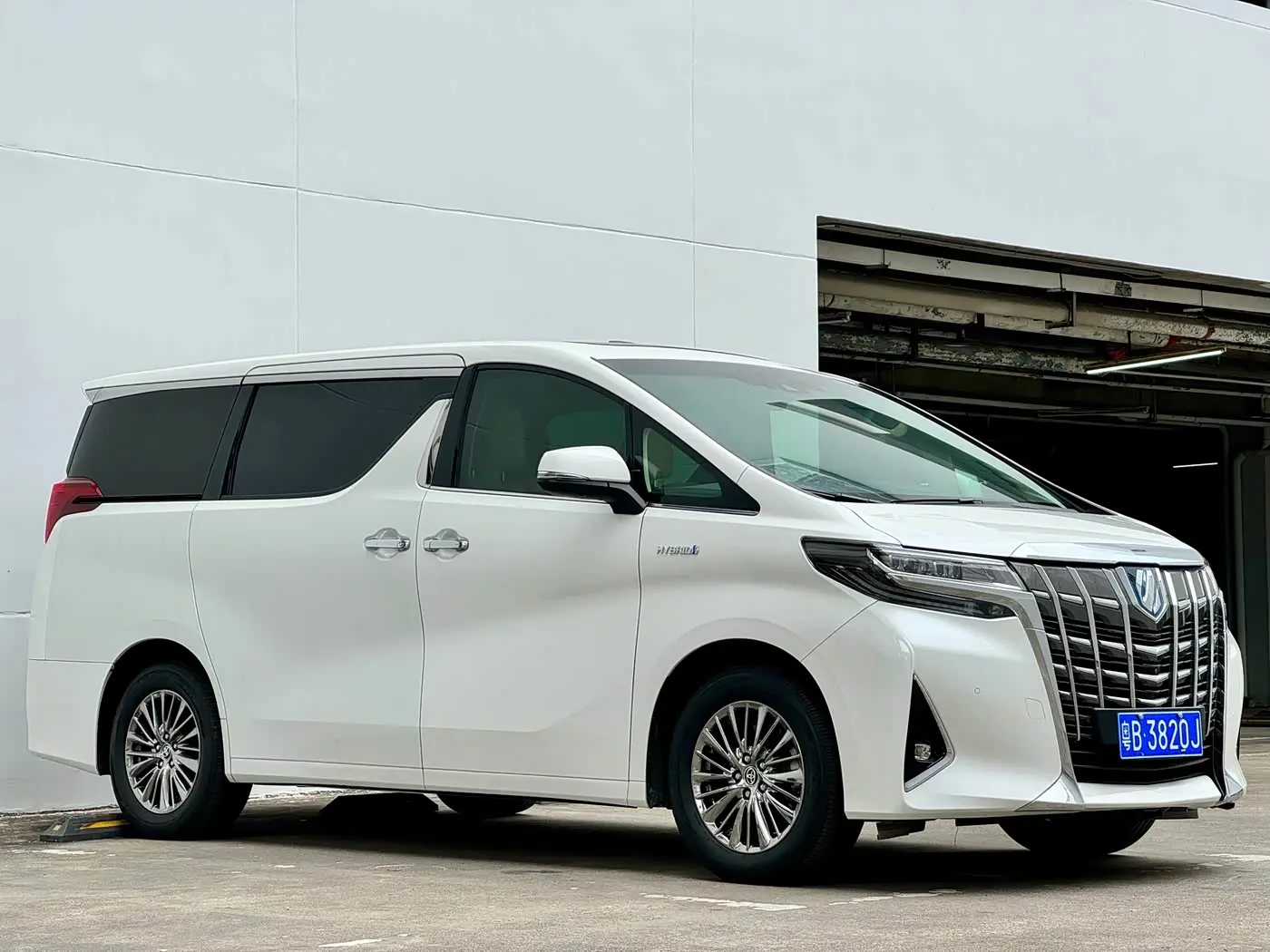 Toyota Alphard 2020 — Photo 3/17