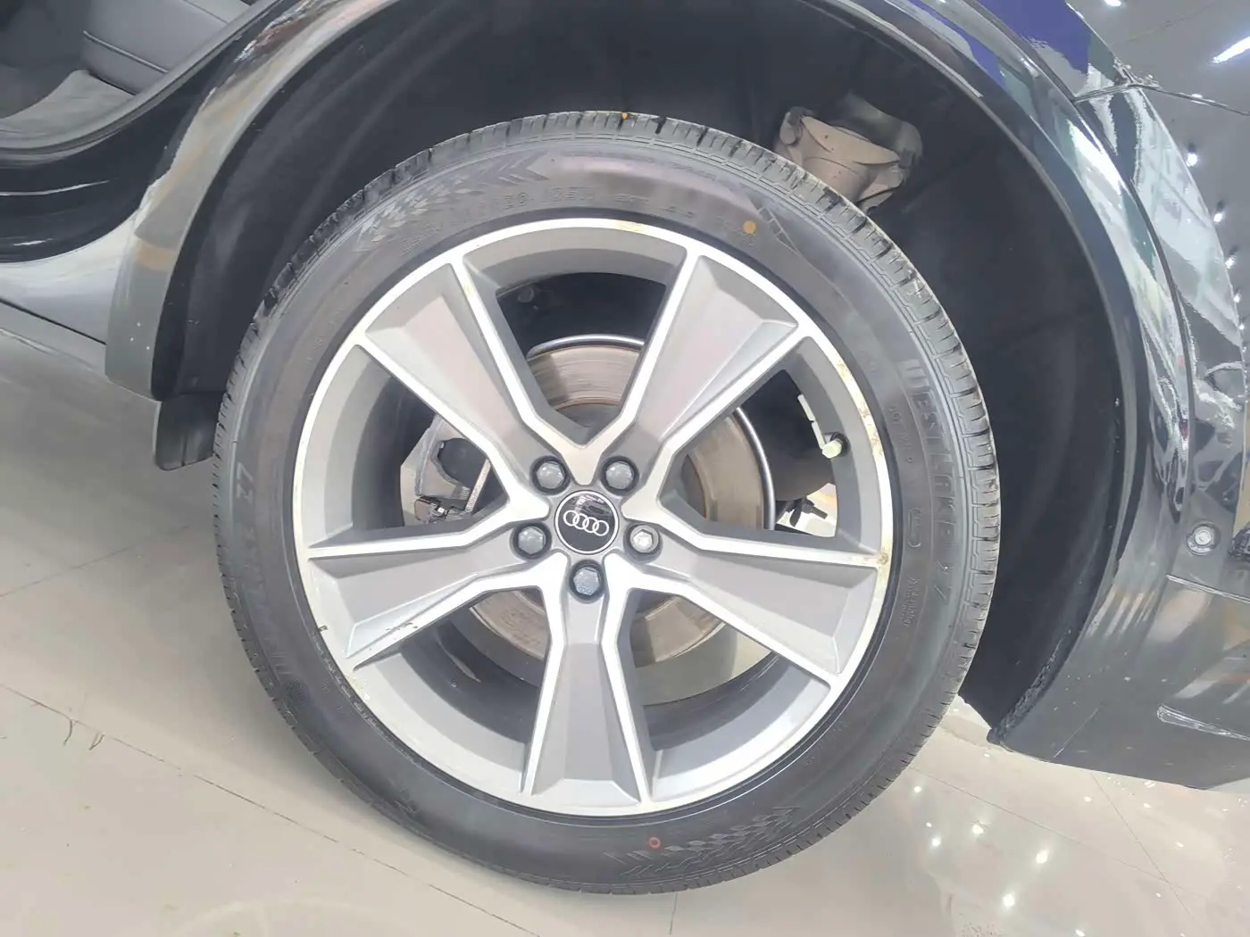 Audi Q5L 2023 — Şəkil 15/20