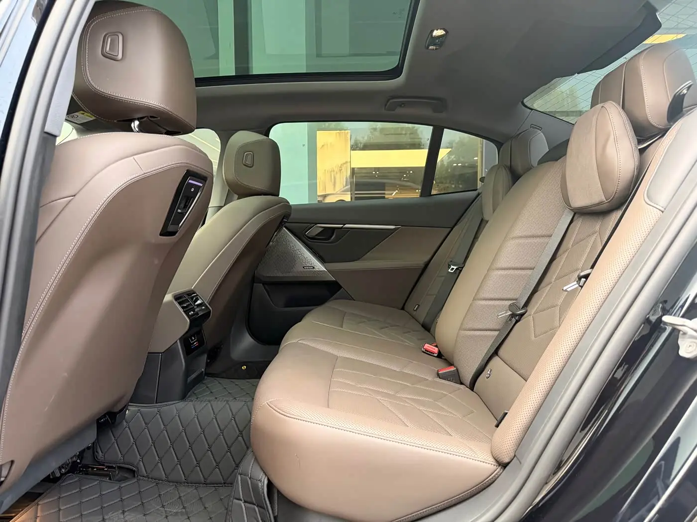 BMW 5 Series 2025 — ფოტო 15/20