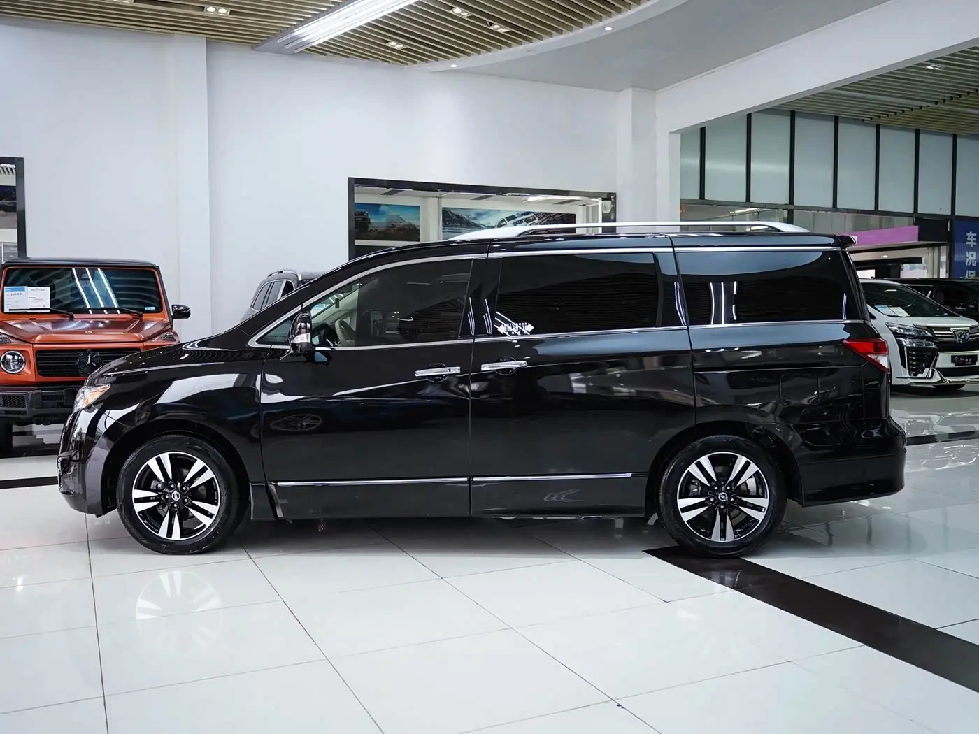 Nissan Quest 2016 — Photo 3/19