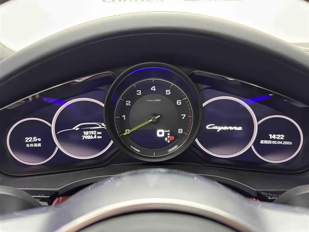 Porsche Cayenne New Energy 2023 — Фото 13/20