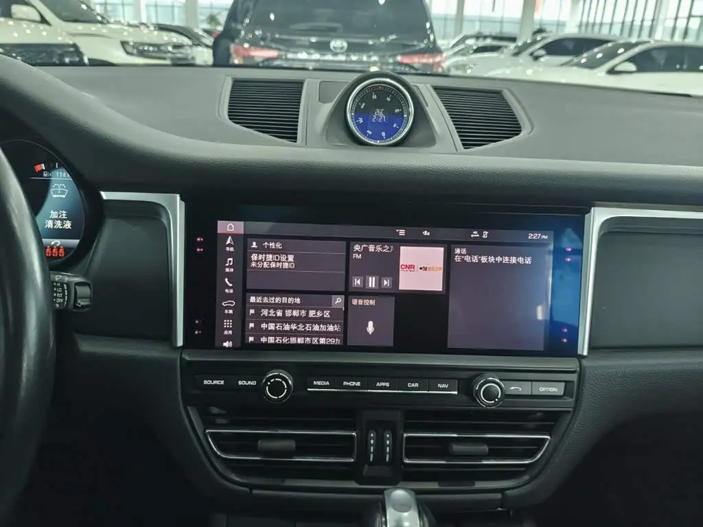 Porsche Macan 2020 — Photo 11/17