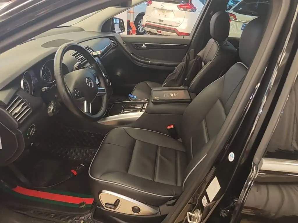 Mercedes-Benz R-Class 2018 — Photo 15/20