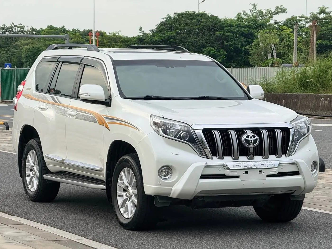 Toyota Prado 2016 — Photo 3/20