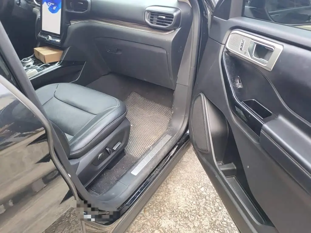 Ford Explorer 2020 — Photo 18/20