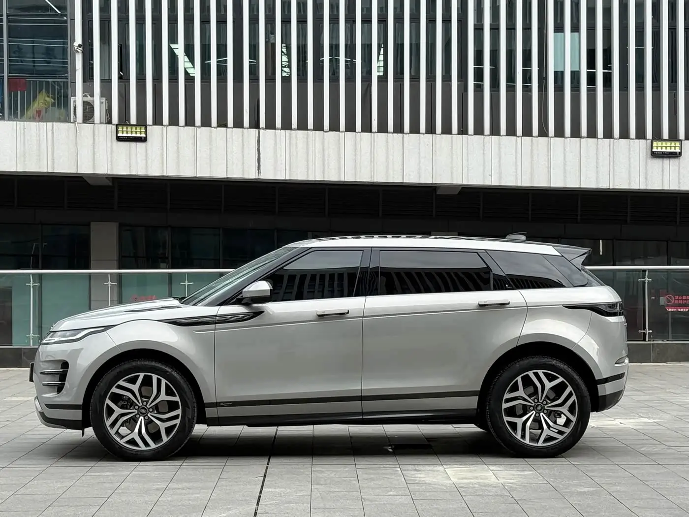 Land Rover Range Rover Evoque 2022 — Фото 4/20