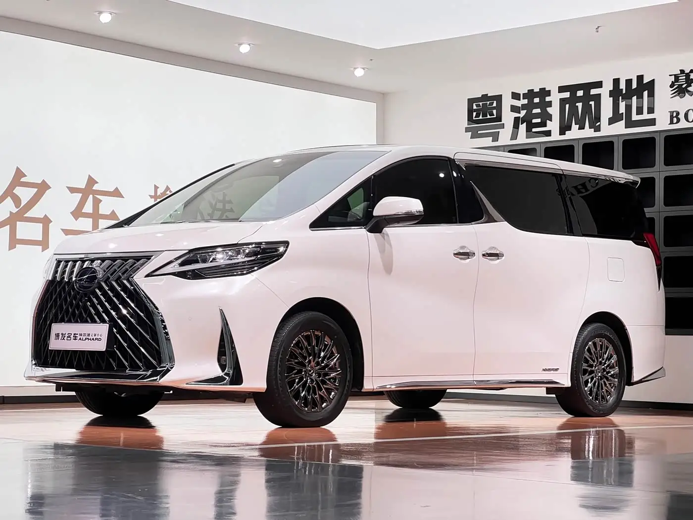 Lexus LM, 2022