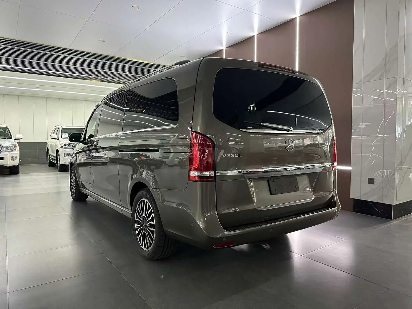 Mercedes-Benz V-Class 2018 — Фото 7/9