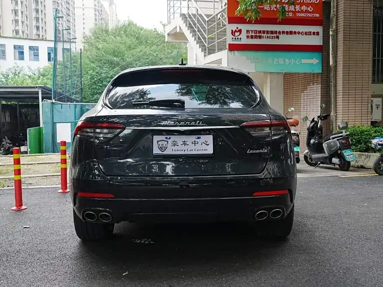 Maserati Levante 2021 — Фото 10/19