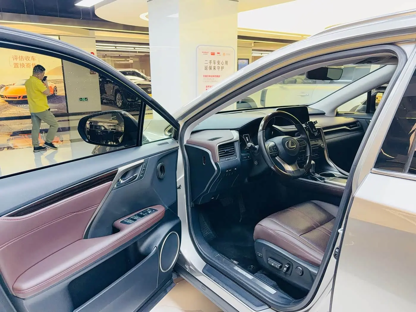 Lexus RX 2019 — Photo 7/20