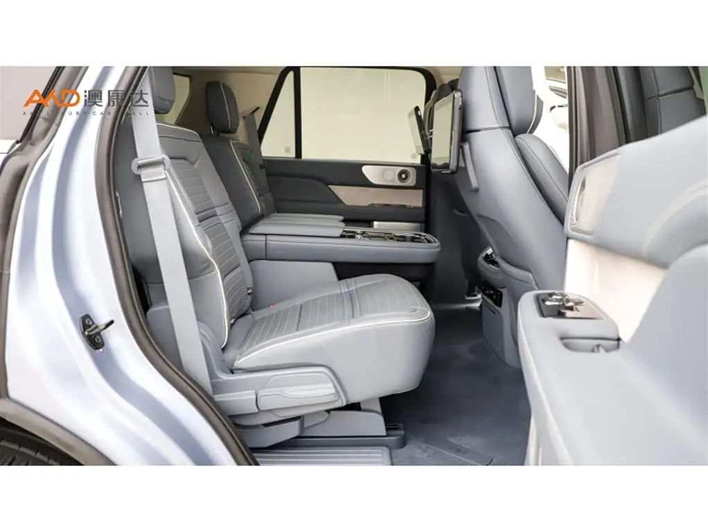 Lincoln Navigator 2020 — Photo 8/11