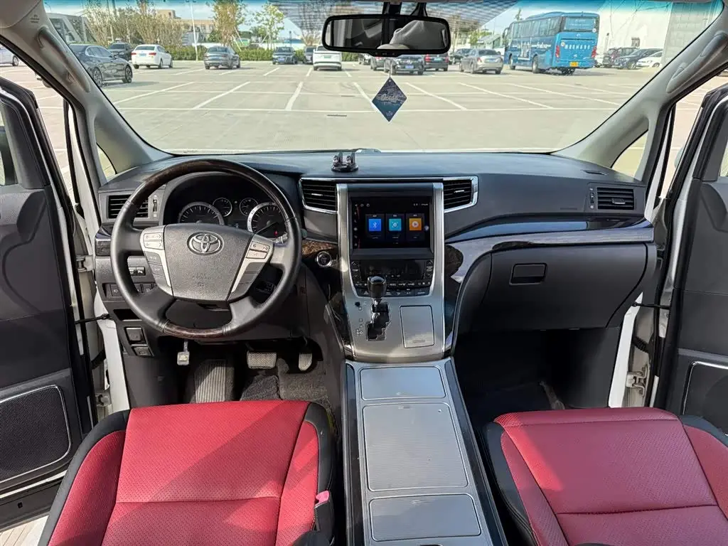 Toyota Alphard 2015 — Photo 8/20