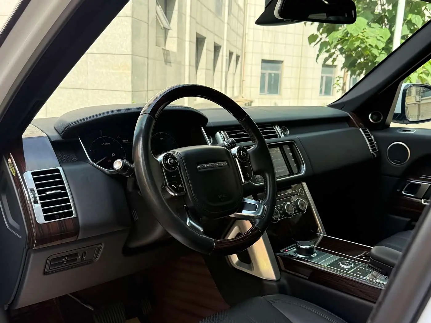 Land Rover Range Rover 2015 — Фото 10/20