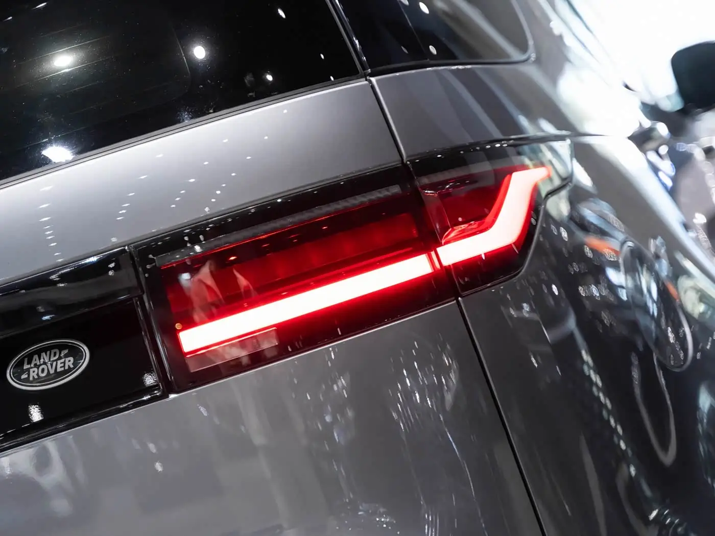 Land Rover Discovery 2024 — Photo 8/20