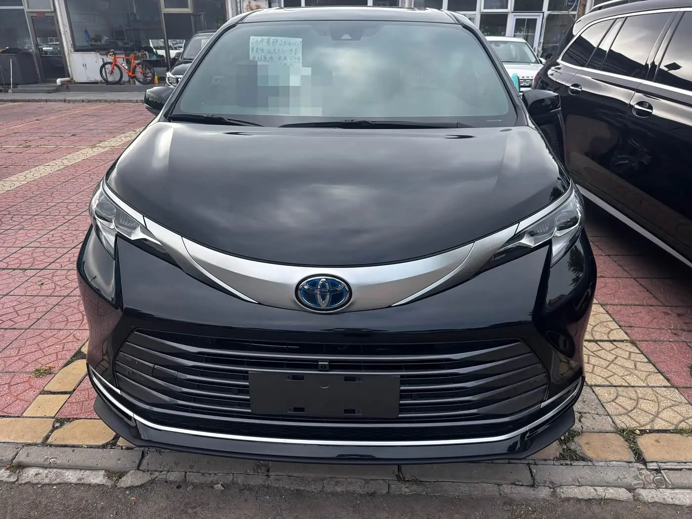 Toyota Sienna 2024 — Şəkil 2/18