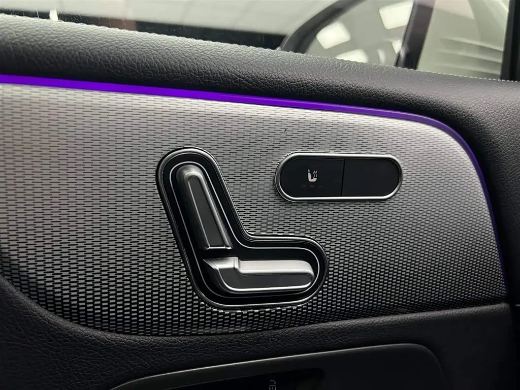 Mercedes-Benz GLB 2020 — Photo 14/20